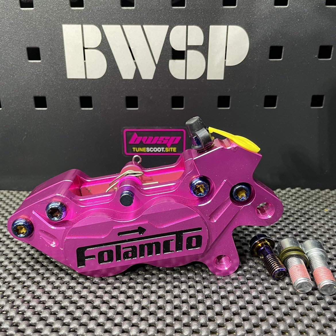Universal 4 piston brake caliper for scooter Dio Jog Elite Ruckus Bws Address Nmax Smax