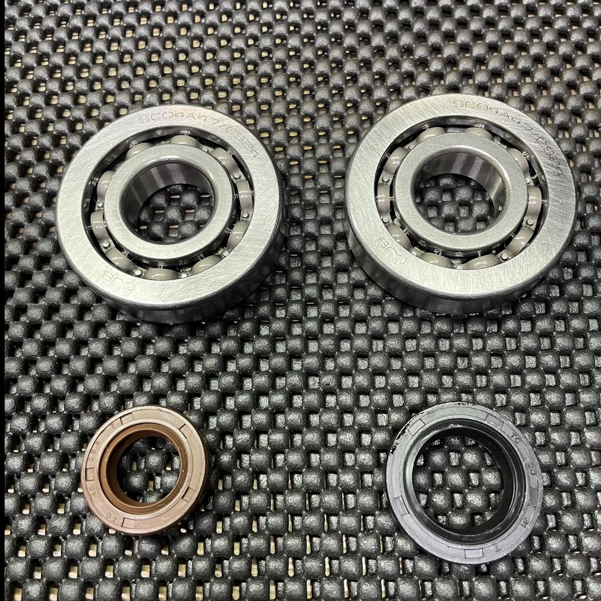 Bearings and oil seals for Dio50 Af18 crankcase